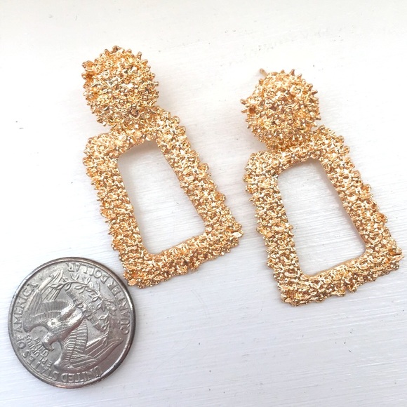 🔴𝟭𝟬/$𝟮𝟱🔴NEW Medium Quad Textured Earrings - Picture 8 of 13